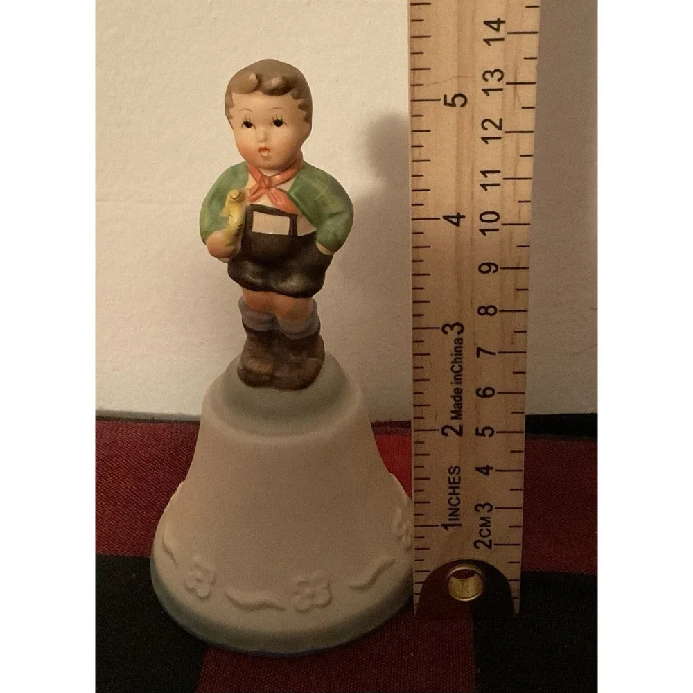 1984‎ Schmid Hummel Bell First Annual Statuette 